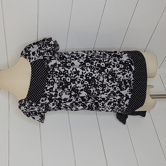 DRESS BARN medium black & white floral w/dots blouse with bow on hip - Picture 2 of 5